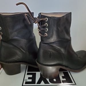 Frye Carmen Back Lace Short Boot size 6